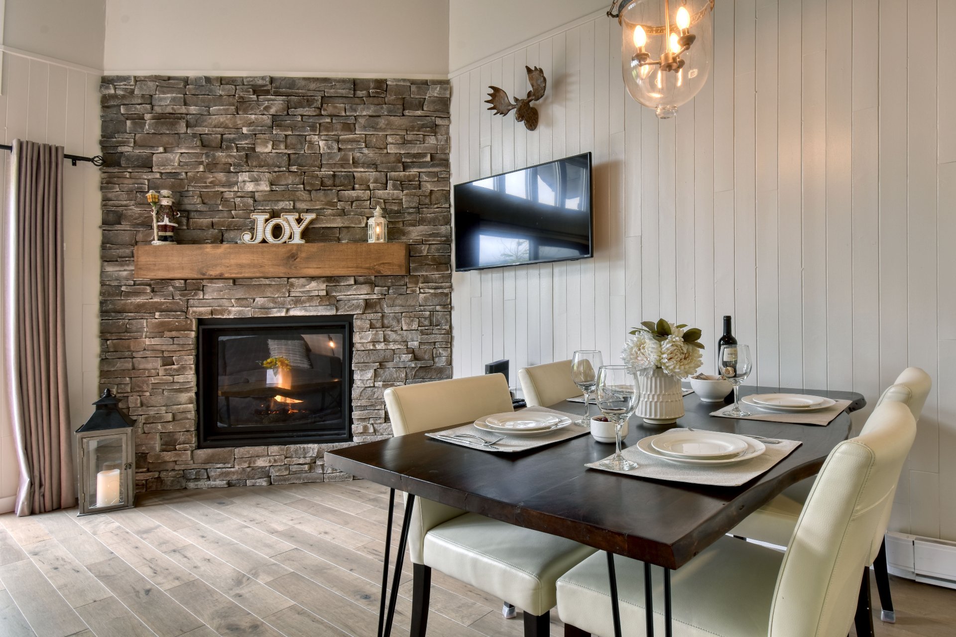 Mont-Tremblant, QC J8E 1B9, Canada, 2 Bedrooms Bedrooms, ,2 BathroomsBathrooms,Residential,Active,30512