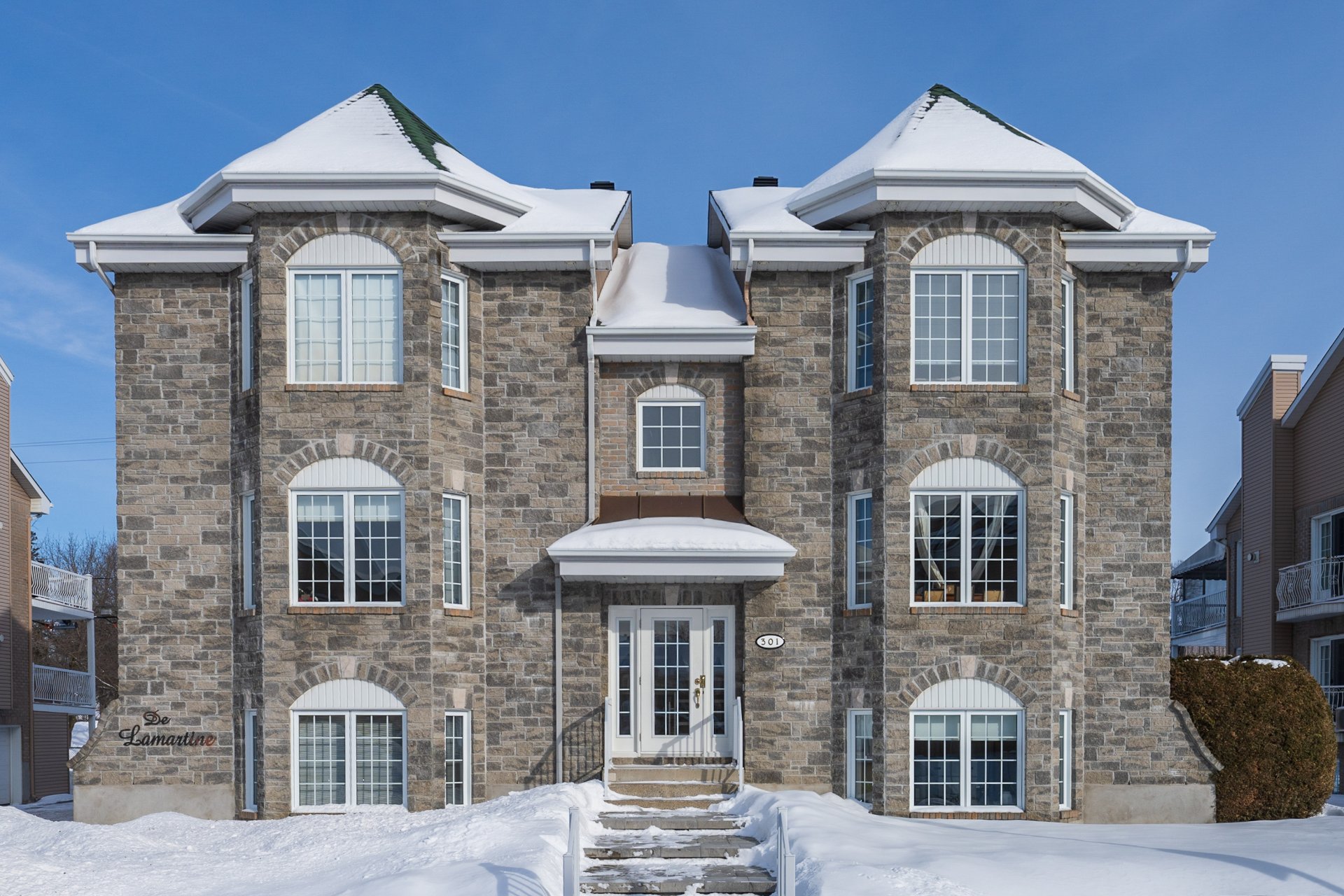 301 Rue Marineau 302, Laval (SainteDorothée), QC H7X 4C8 MLS 22971538 Berkshire Hathaway