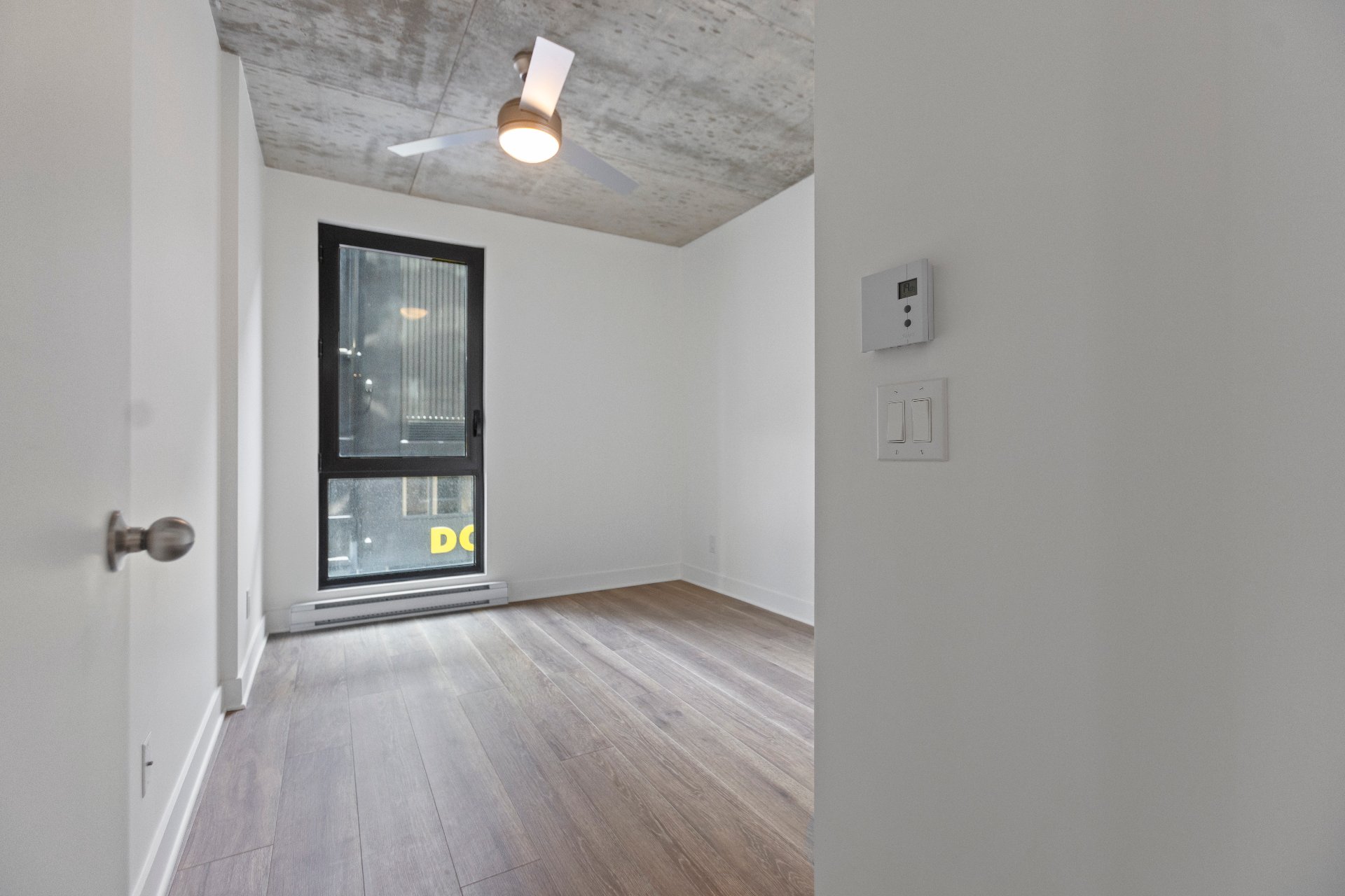 Montréal (Ville-Marie), QC H3H 0A2, Canada, 2 Bedrooms Bedrooms, ,2 BathroomsBathrooms,Residential,Active,235269