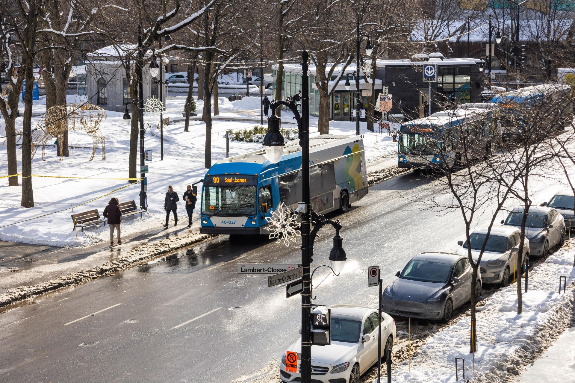 Montréal (Ville-Marie), QC H3H 0A2, Canada, 2 Bedrooms Bedrooms, ,2 BathroomsBathrooms,Residential,Active,235269