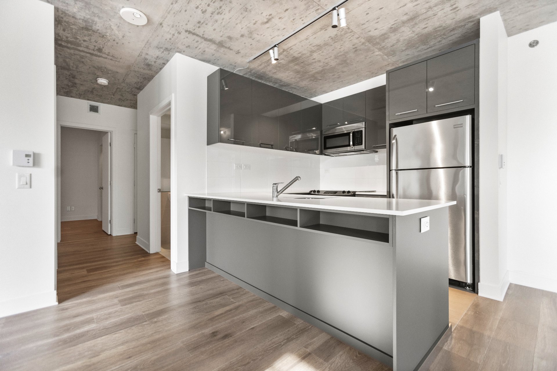 Montréal (Ville-Marie), QC H3H 0A2, Canada, 2 Bedrooms Bedrooms, ,2 BathroomsBathrooms,Residential,Active,235269