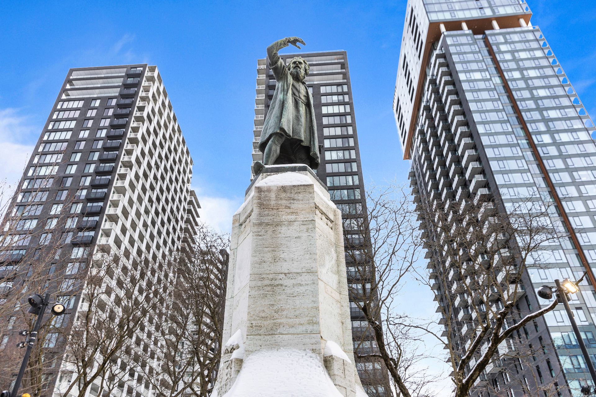 Montréal (Ville-Marie), QC H3H 0A2, Canada, 2 Bedrooms Bedrooms, ,2 BathroomsBathrooms,Residential,Active,235269