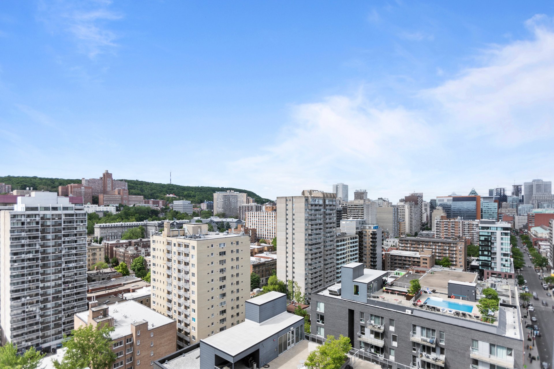 Montréal (Ville-Marie), QC H3H 0A2, Canada, 2 Bedrooms Bedrooms, ,2 BathroomsBathrooms,Residential,Active,235269