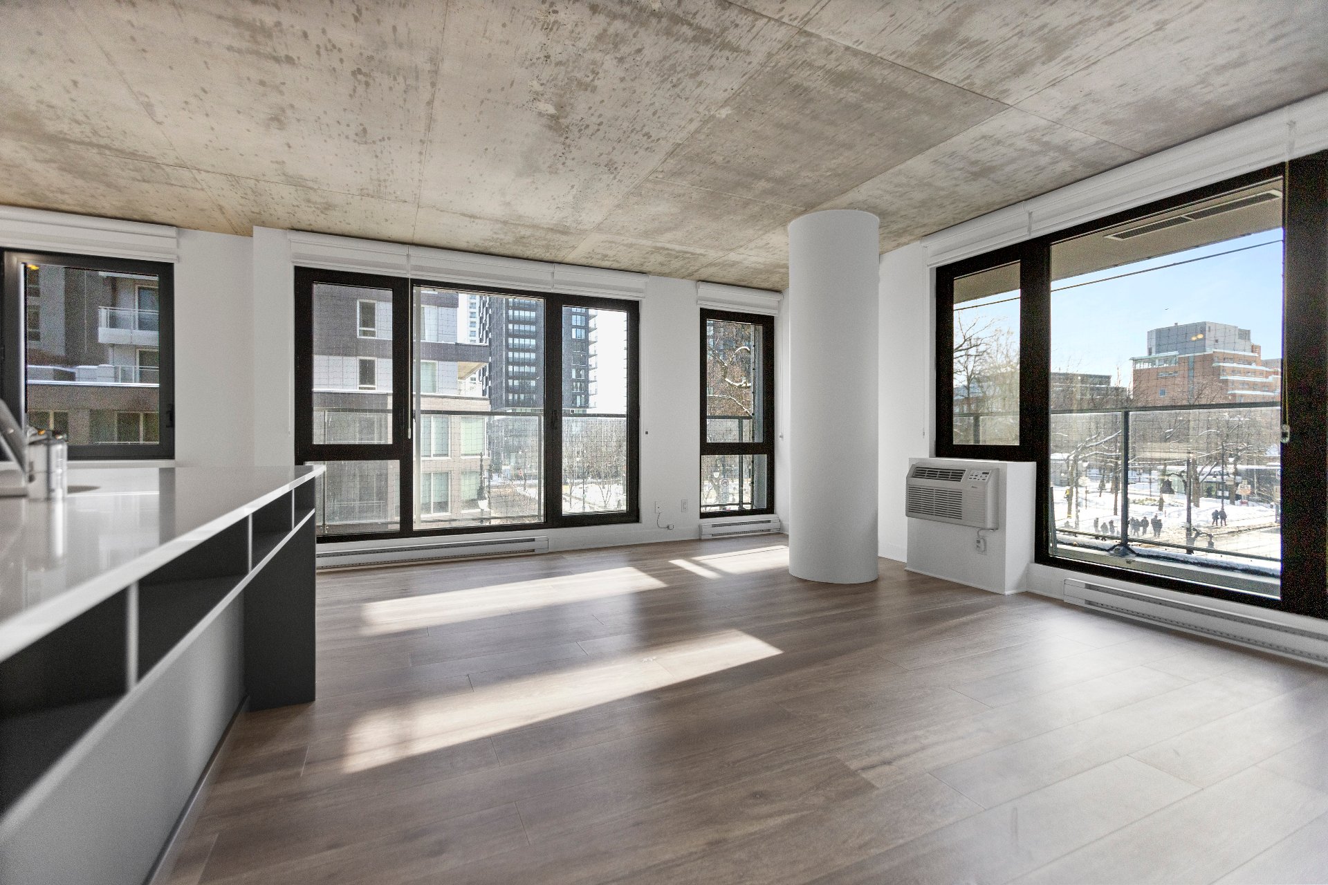 Montréal (Ville-Marie), QC H3H 0A2, Canada, 2 Bedrooms Bedrooms, ,2 BathroomsBathrooms,Residential,Active,235269