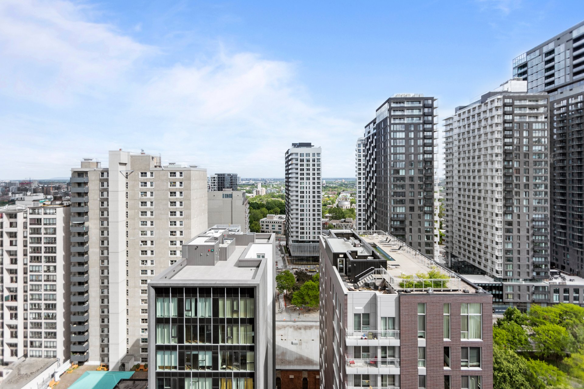 Montréal (Ville-Marie), QC H3H 0A2, Canada, 2 Bedrooms Bedrooms, ,2 BathroomsBathrooms,Residential,Active,235269