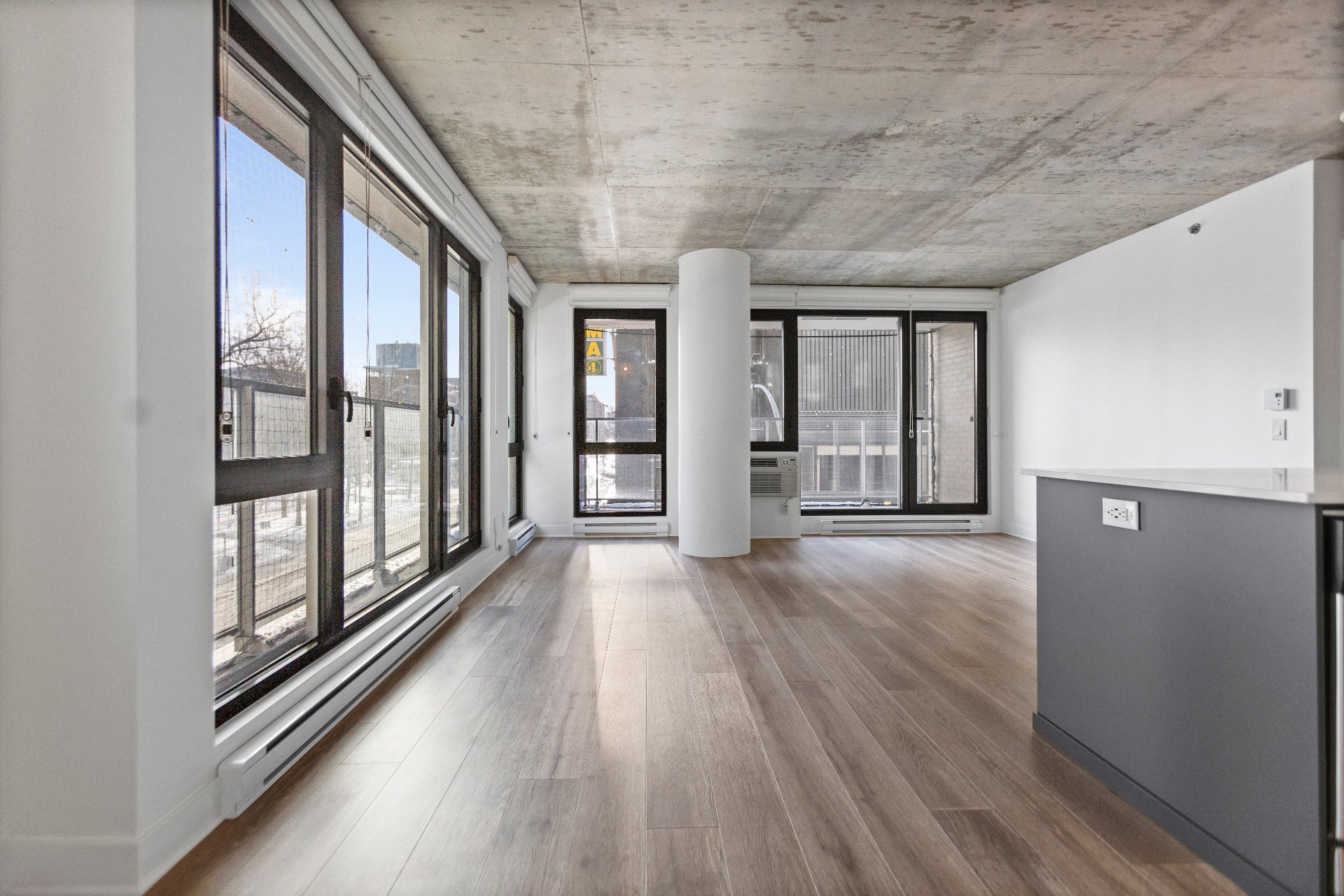 Montréal (Ville-Marie), QC H3H 0A2, Canada, 2 Bedrooms Bedrooms, ,2 BathroomsBathrooms,Residential,Active,235269