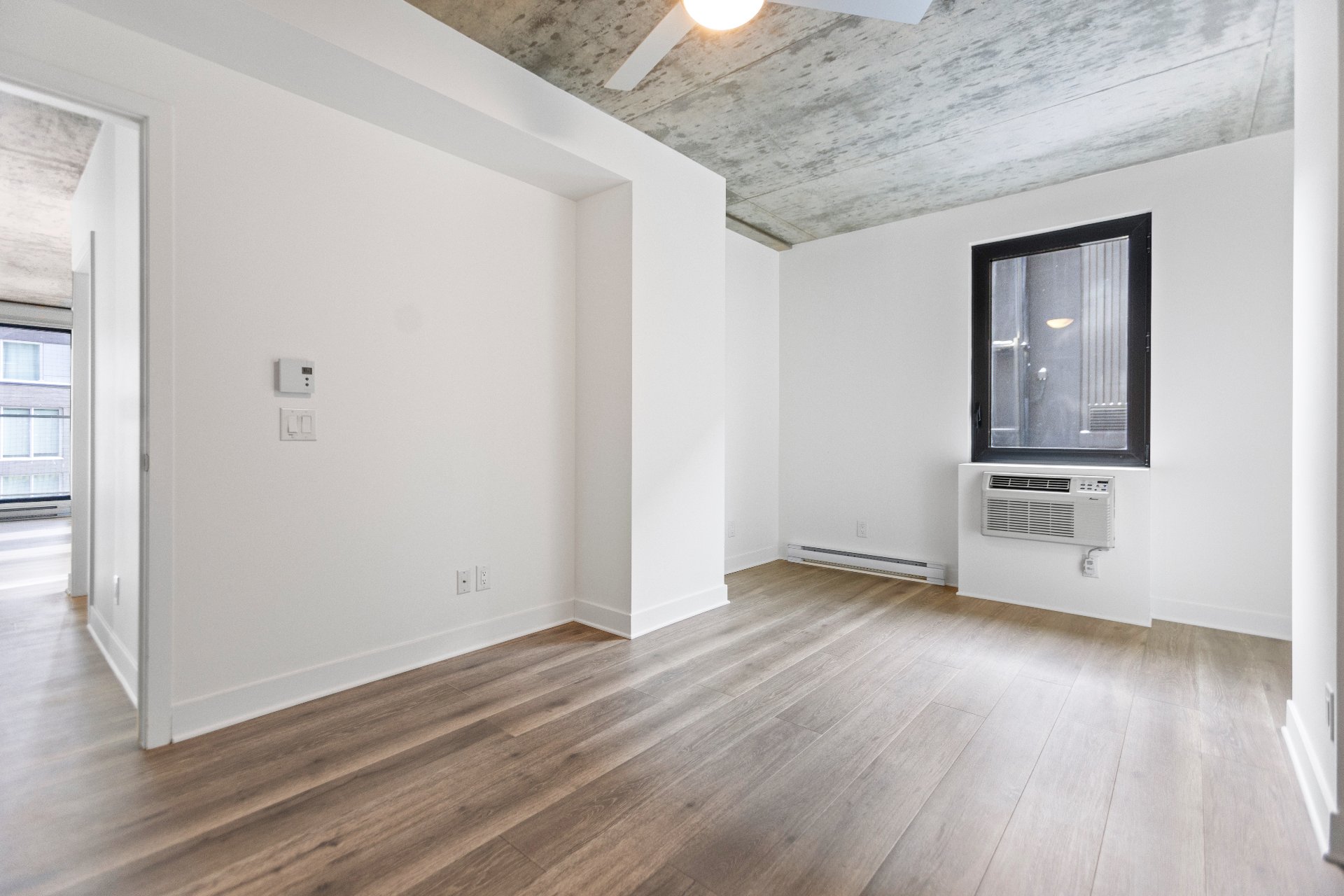 Montréal (Ville-Marie), QC H3H 0A2, Canada, 2 Bedrooms Bedrooms, ,2 BathroomsBathrooms,Residential,Active,235269