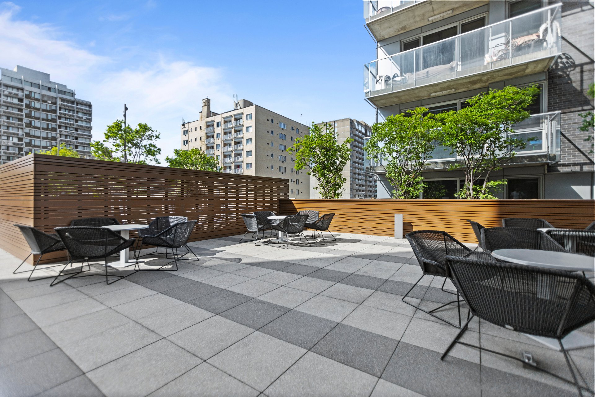 Montréal (Ville-Marie), QC H3H 0A2, Canada, 2 Bedrooms Bedrooms, ,2 BathroomsBathrooms,Residential,Active,235269