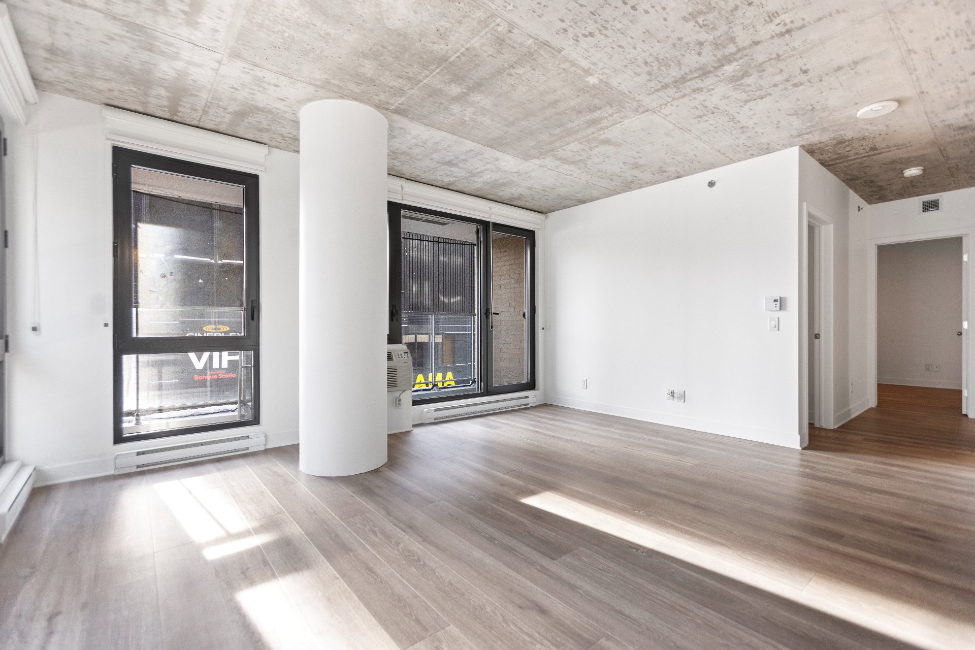 Montréal (Ville-Marie), QC H3H 0A2, Canada, 2 Bedrooms Bedrooms, ,2 BathroomsBathrooms,Residential,Active,235269