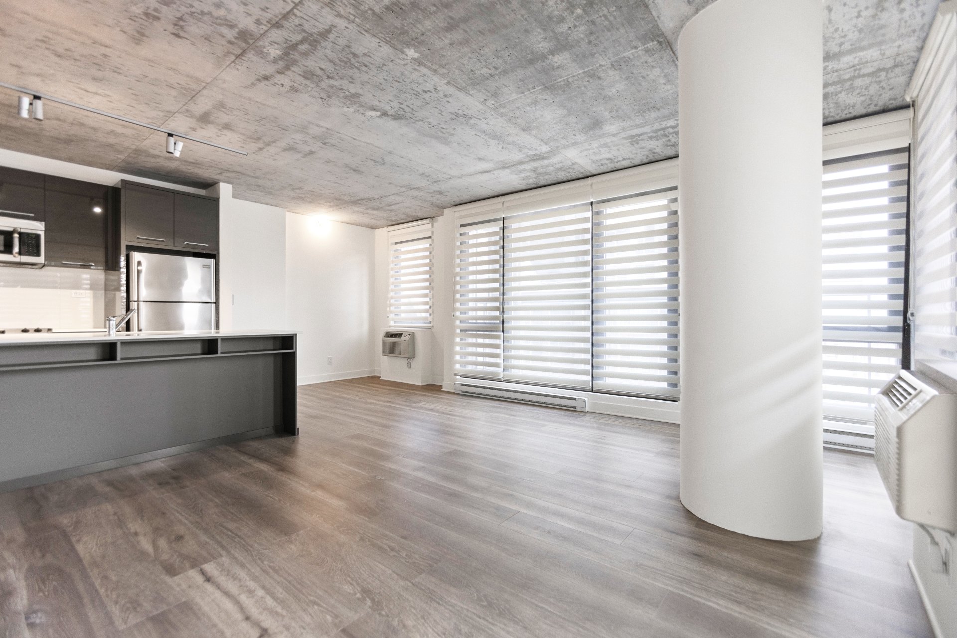 Montréal (Ville-Marie), QC H3H 0A2, Canada, 2 Bedrooms Bedrooms, ,2 BathroomsBathrooms,Residential,Active,235269