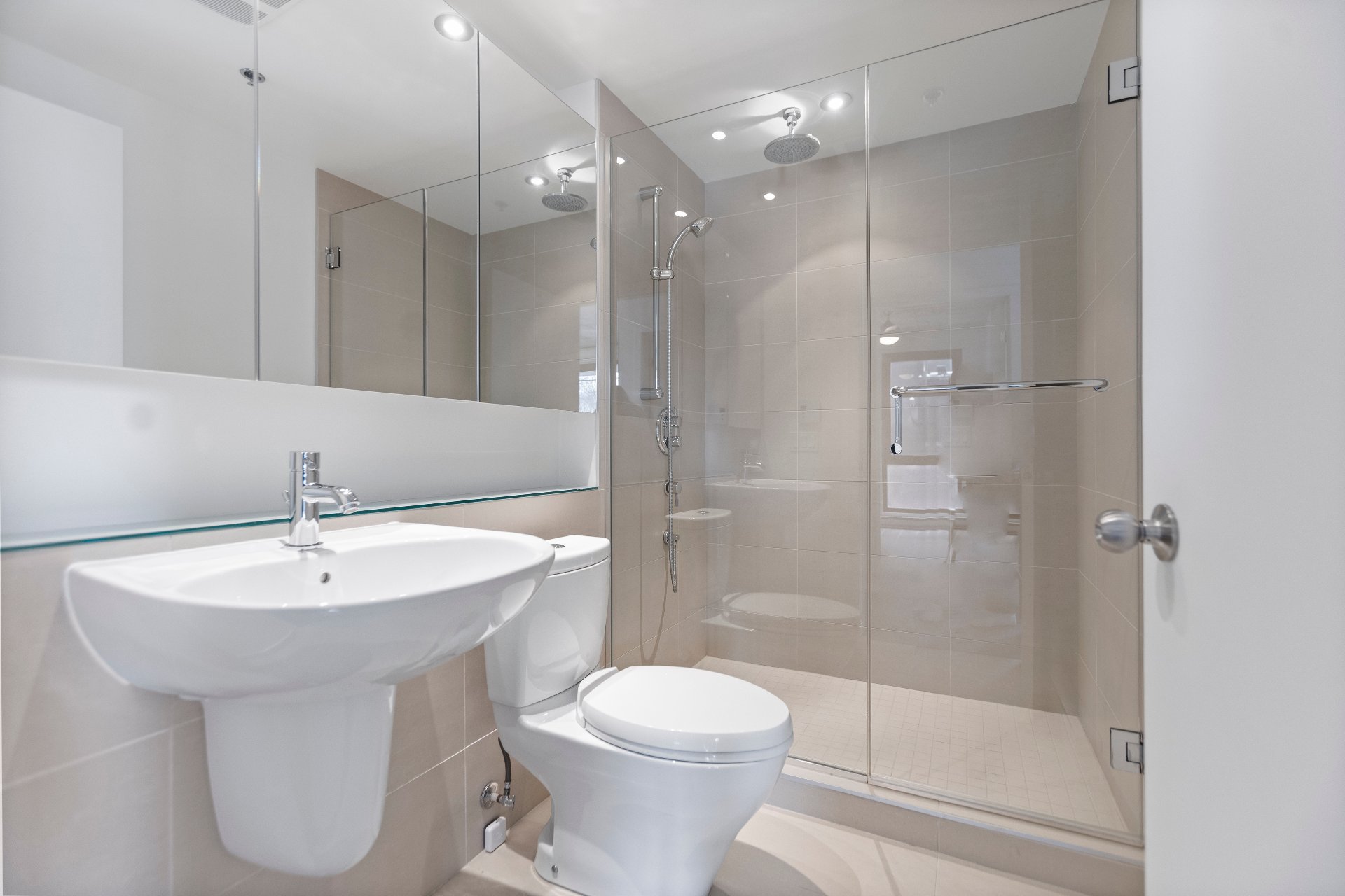 Montréal (Ville-Marie), QC H3H 0A2, Canada, 2 Bedrooms Bedrooms, ,2 BathroomsBathrooms,Residential,Active,235269