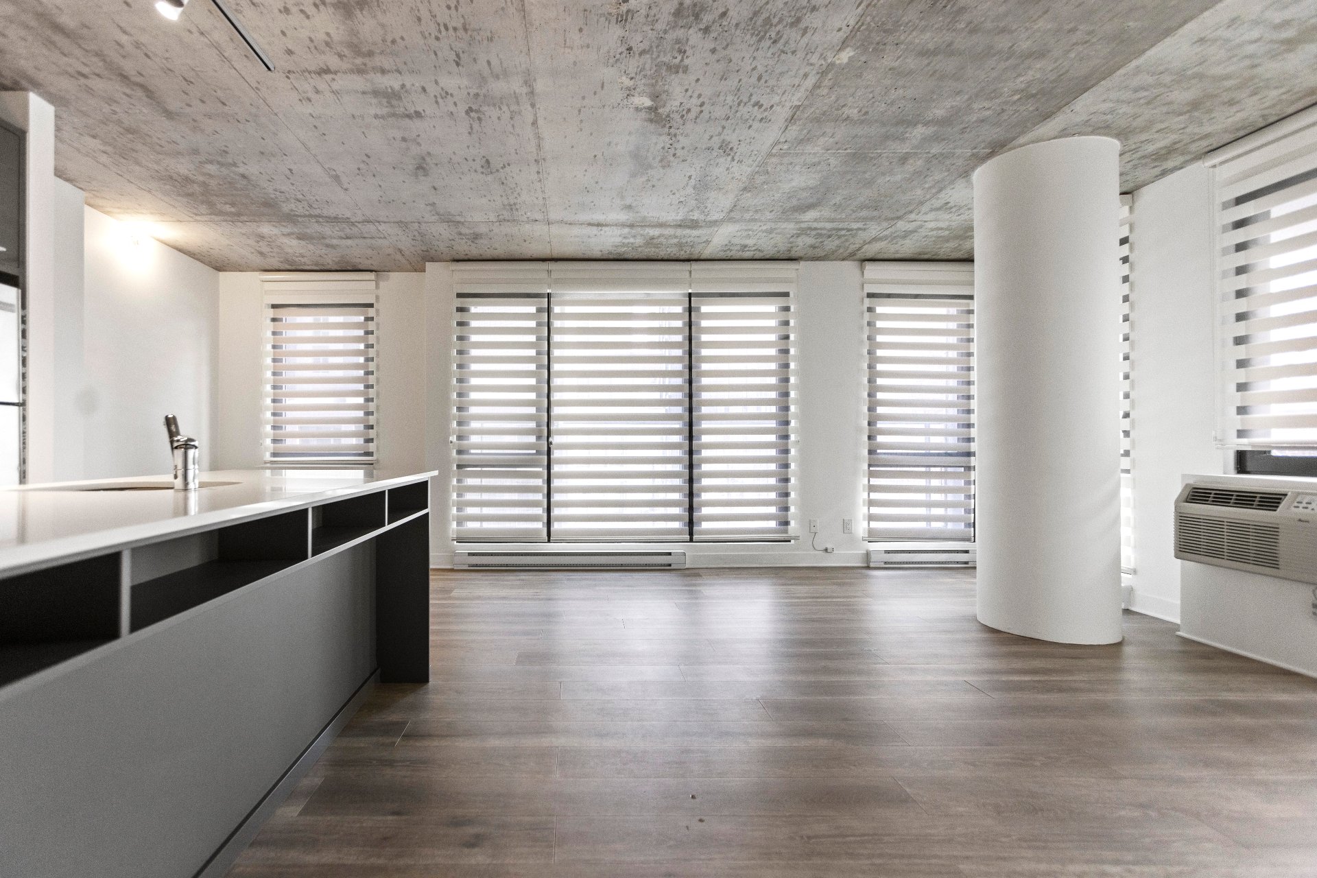 Montréal (Ville-Marie), QC H3H 0A2, Canada, 2 Bedrooms Bedrooms, ,2 BathroomsBathrooms,Residential,Active,235269