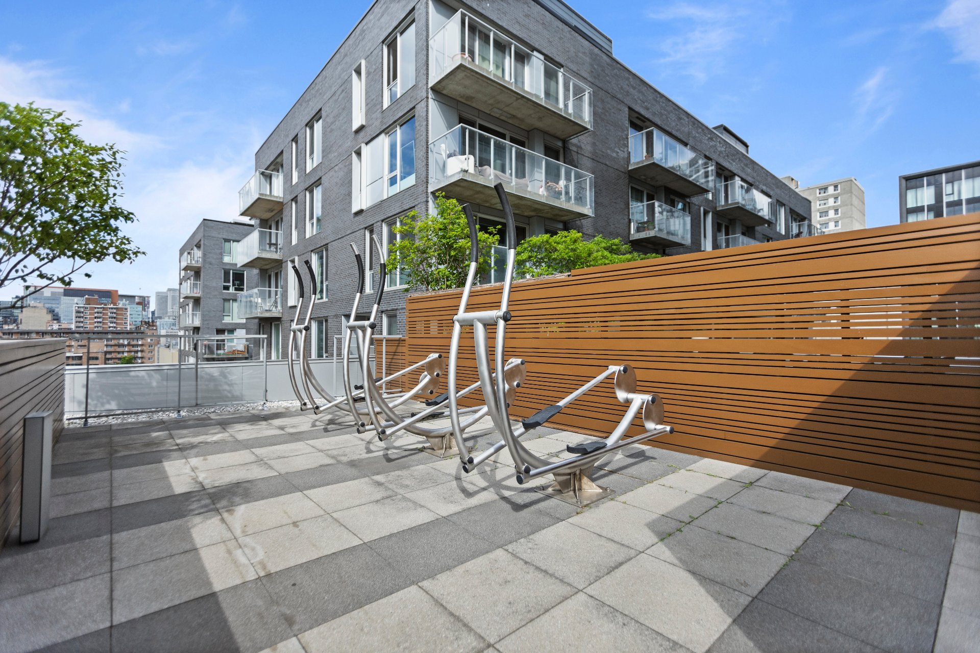 Montréal (Ville-Marie), QC H3H 0A2, Canada, 2 Bedrooms Bedrooms, ,2 BathroomsBathrooms,Residential,Active,235269