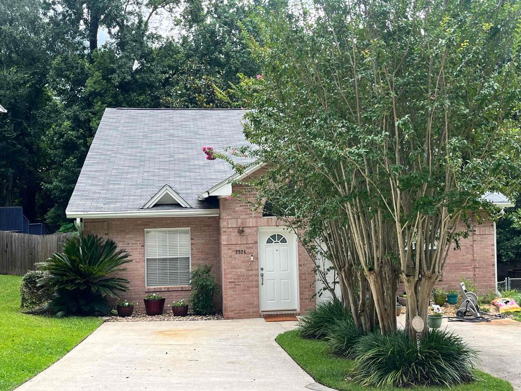 Photo of 2924 Cross Creek Court, Tallahassee, FL 32301 (MLS # 388522)