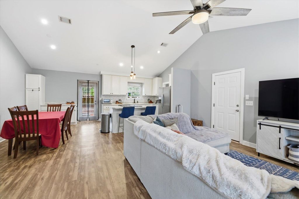 Photo of 47 MEADOWLARK Drive, Crawfordville, FL 32327 (MLS # 394034)