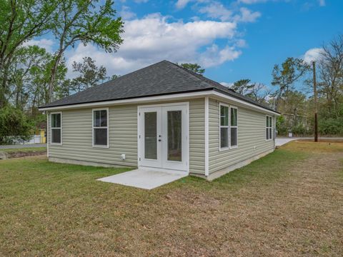 Tiny photo for 60 Cochise Street, Crawfordville, FL 32327 (MLS # 398000)