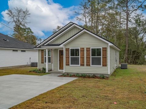Tiny photo for 60 Cochise Street, Crawfordville, FL 32327 (MLS # 398000)