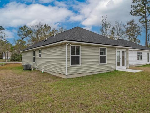 Tiny photo for 60 Cochise Street, Crawfordville, FL 32327 (MLS # 398000)