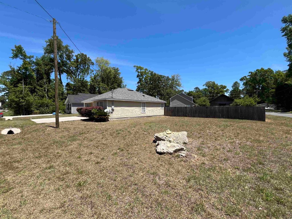 Photo of 63 Mohave Road, Crawfordville, FL 32327 (MLS # 398916)