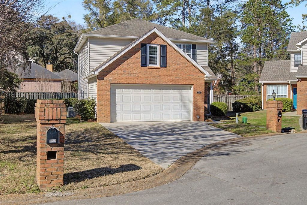 Photo of 3212 Castle Court Ct, Tallahassee, FL 32309 (MLS # 396616)
