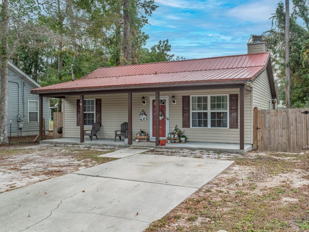 Photo of 109 Spokan Trail, Crawfordville, FL 32327 (MLS # 393109)