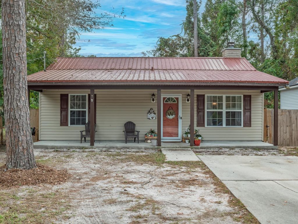 Photo of 109 Spokan Trail, Crawfordville, FL 32327 (MLS # 393109)