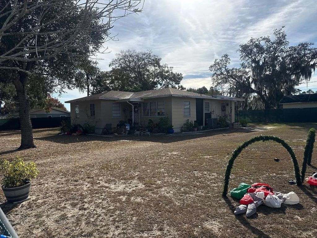 Photo of 1050 Pine Avenue, Lake Wales, FL 33853 (MLS # 396514)