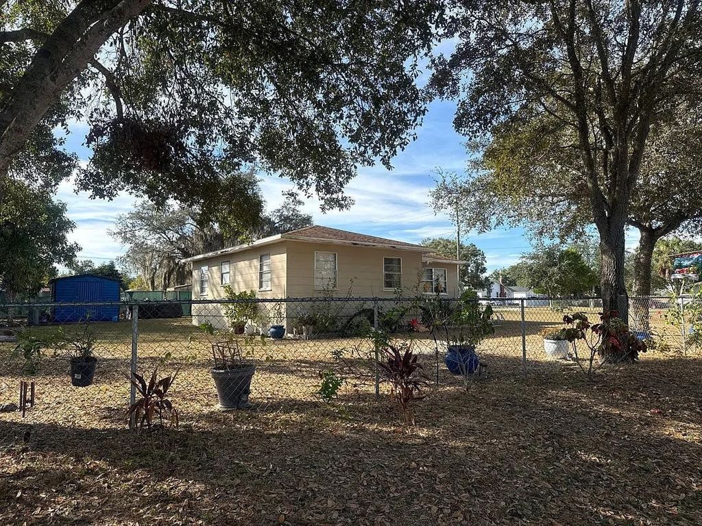 Photo of 1050 Pine Avenue, Lake Wales, FL 33853 (MLS # 396514)
