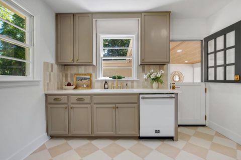 Tiny photo for 642 E GEORGIA Street, Tallahassee, FL 32308 (MLS # 398402)