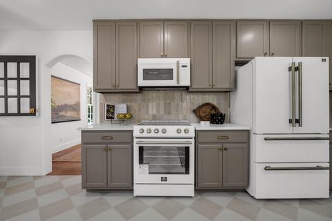 Tiny photo for 642 E GEORGIA Street, Tallahassee, FL 32308 (MLS # 398402)