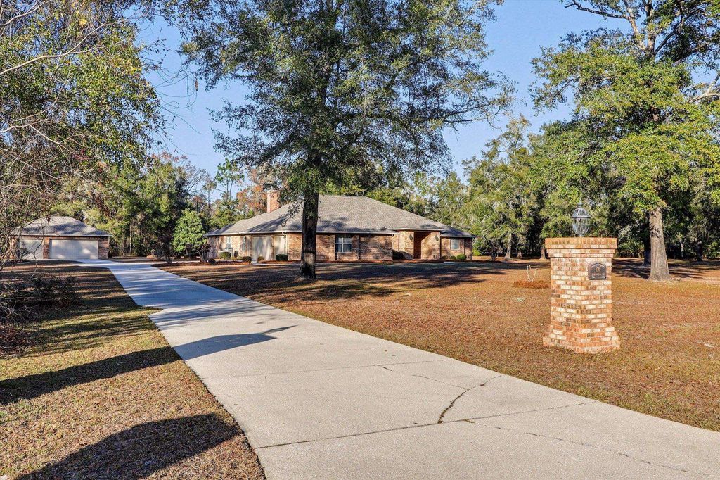 Photo of 116 Sweetwater Circle, Crawfordville, FL 32327 (MLS # 394370)