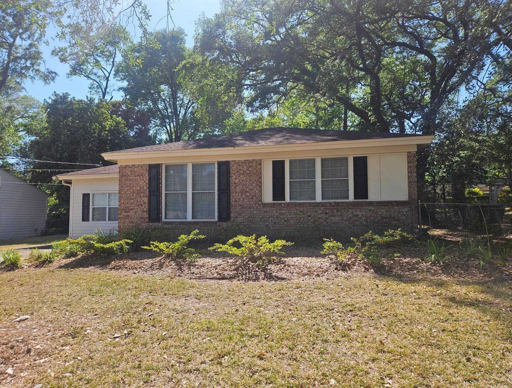 Photo of 1232 WINIFRED DR, Tallahassee, FL 32308 (MLS # 398846)