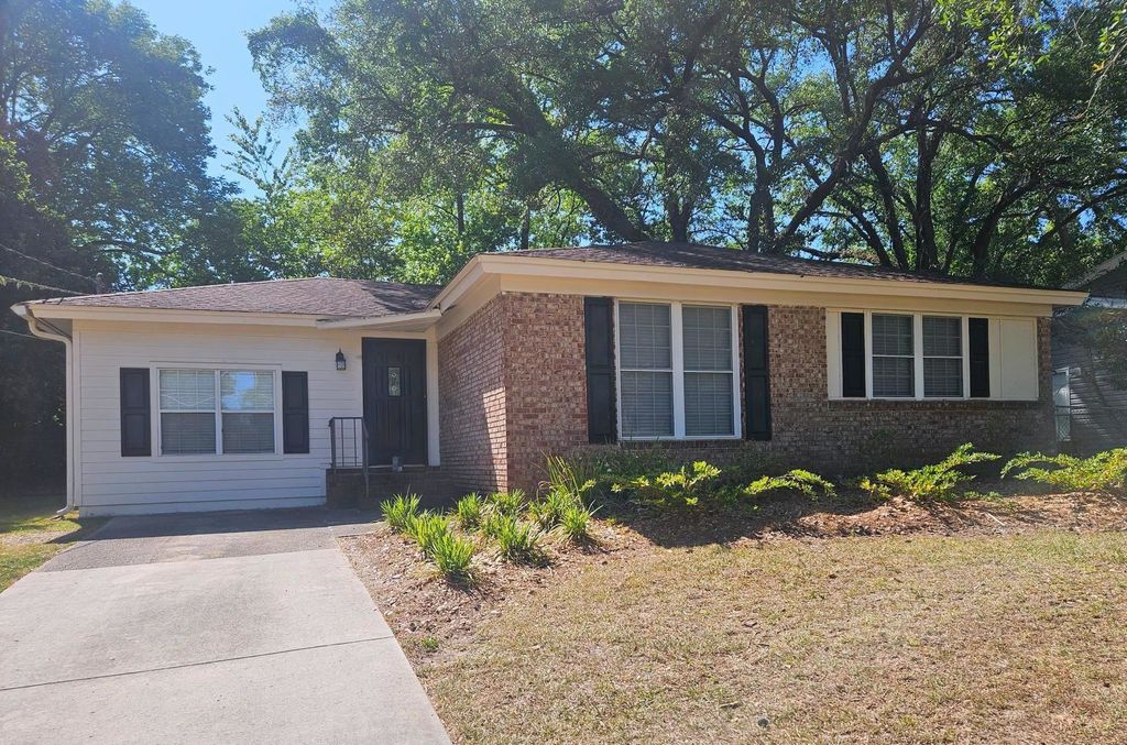 Photo of 1232 WINIFRED DR, Tallahassee, FL 32308 (MLS # 398846)