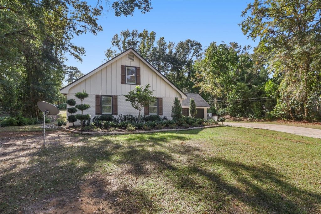 Photo of 2243 Trescott Drive, Tallahassee, FL 32308 (MLS # 392543)