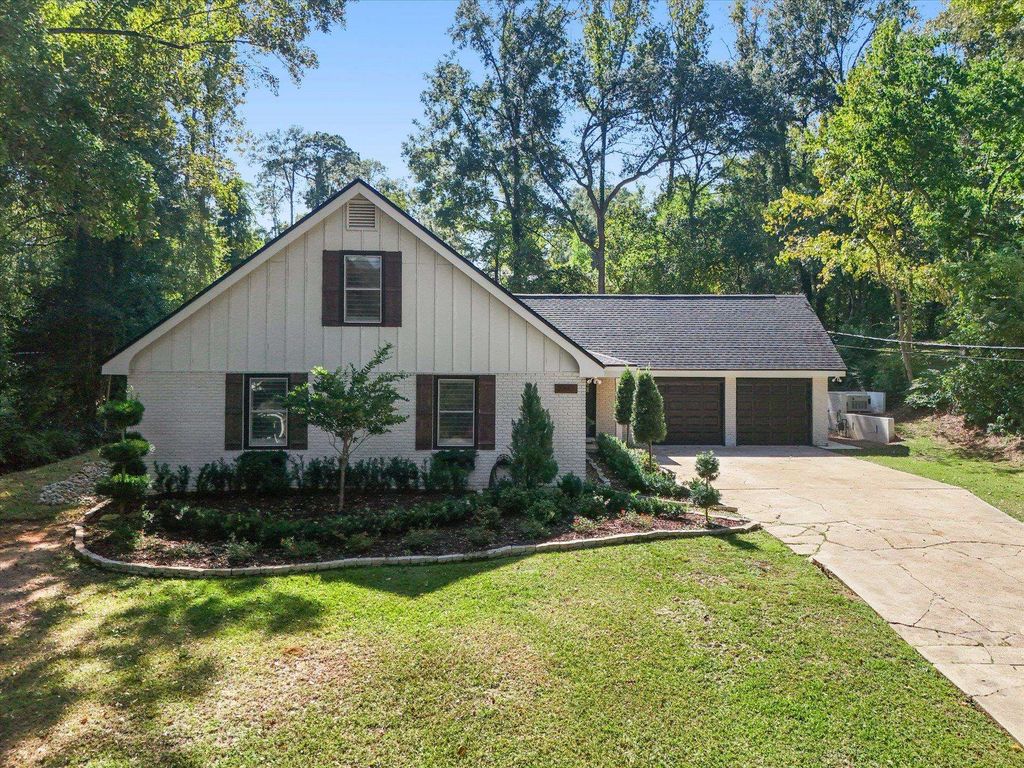 Photo of 2243 Trescott Drive, Tallahassee, FL 32308 (MLS # 392543)