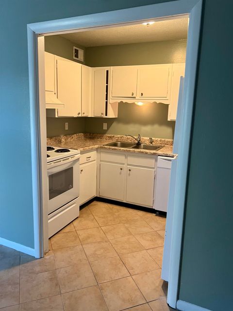 Tiny photo for 1438 N Meridian Road #3, Tallahassee, FL 32303 (MLS # 290025)