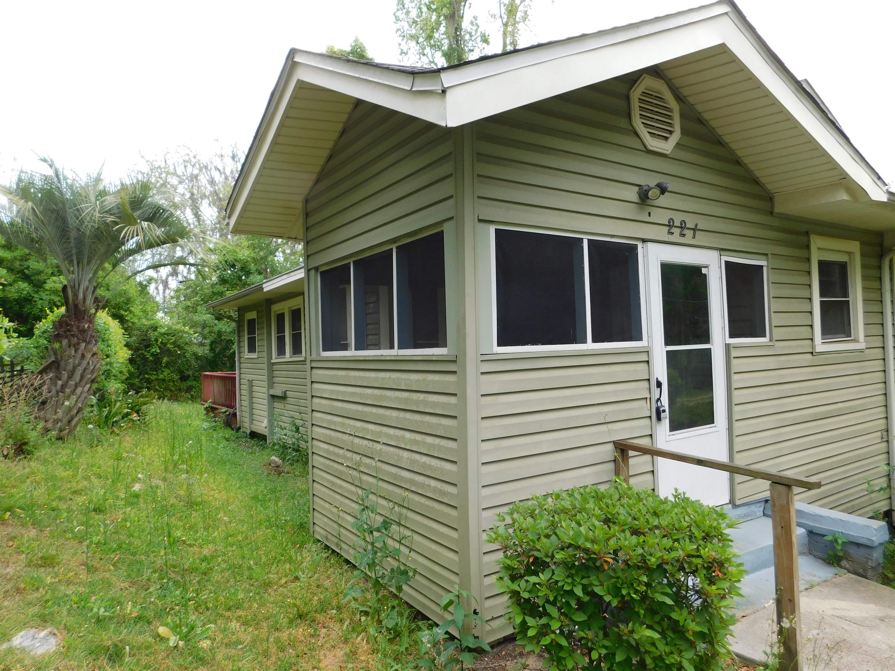 221 S Stewart