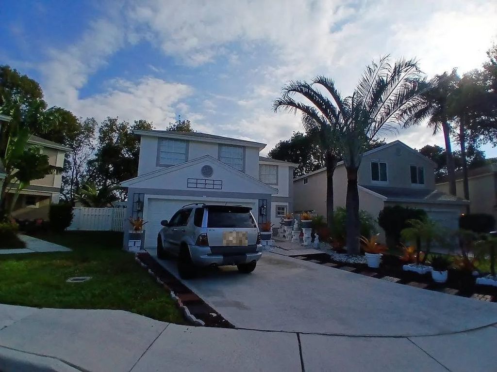 Photo of 110 E Riverbend Drive, Other Florida, FL 33326 (MLS # 400674)