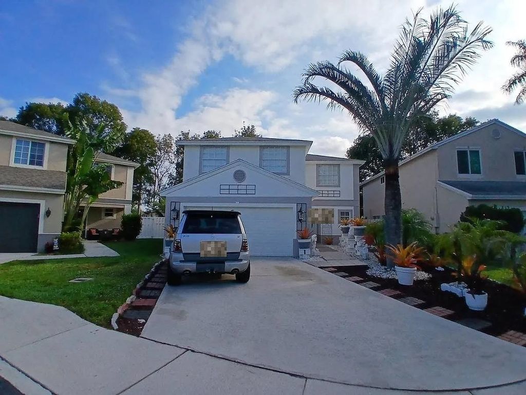 Photo of 110 E Riverbend Drive, Other Florida, FL 33326 (MLS # 400674)