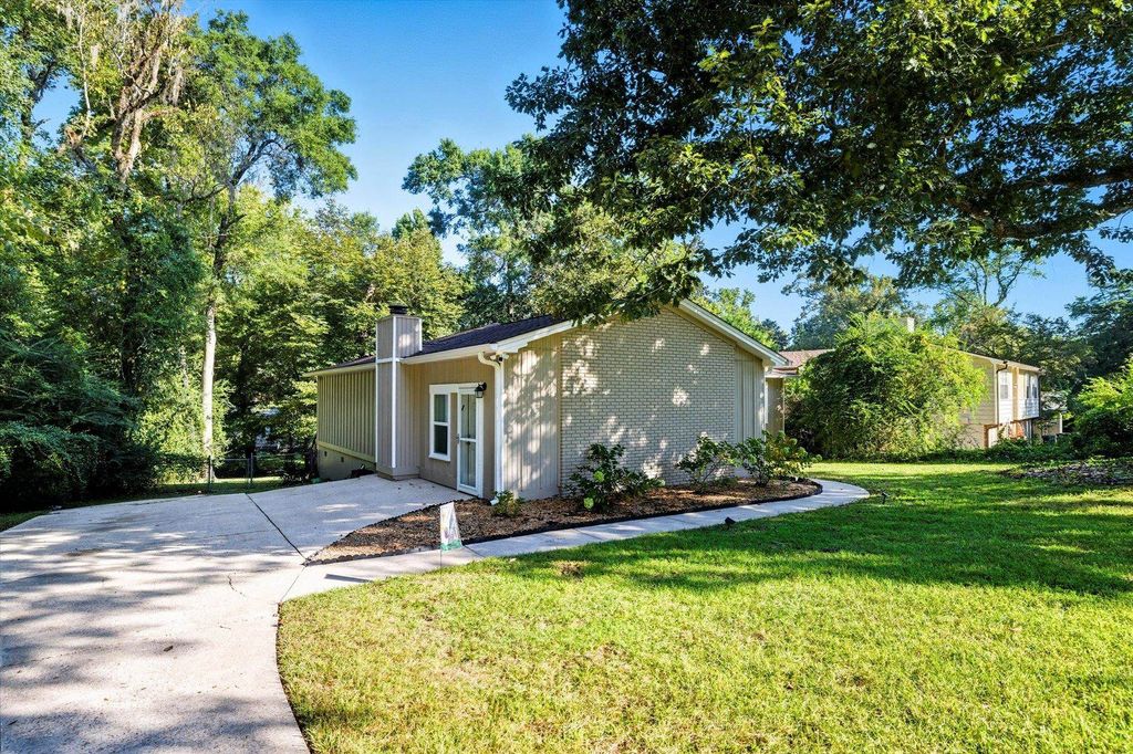 Photo of 2408 Debden Court, Tallahassee, FL 32309 (MLS # 396116)
