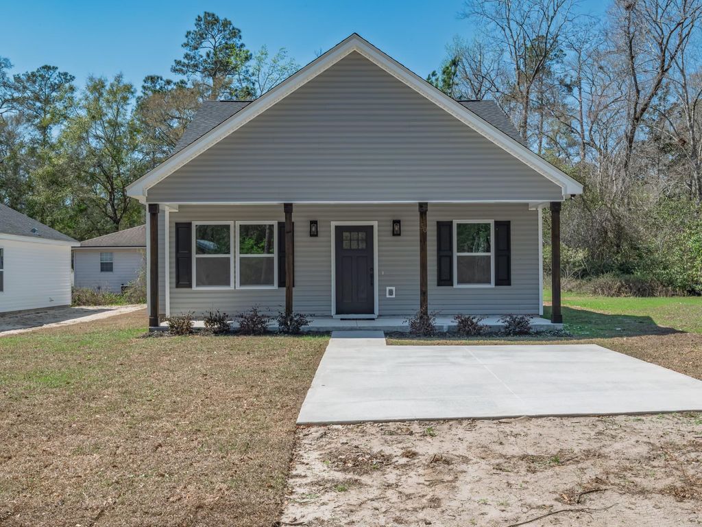 Photo of 50 CHOCTAW Road, Crawfordville, FL 32327 (MLS # 397275)