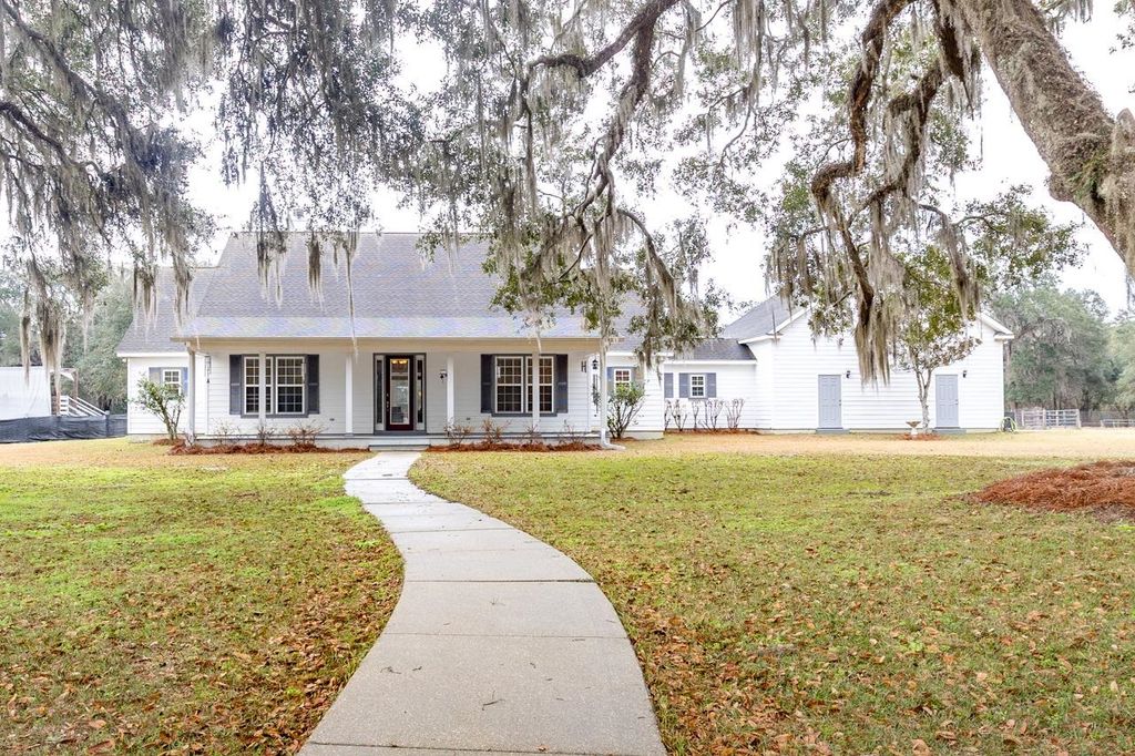 Photo of 525 TAYLOR Road, Monticello, FL 32344 (MLS # 395628)
