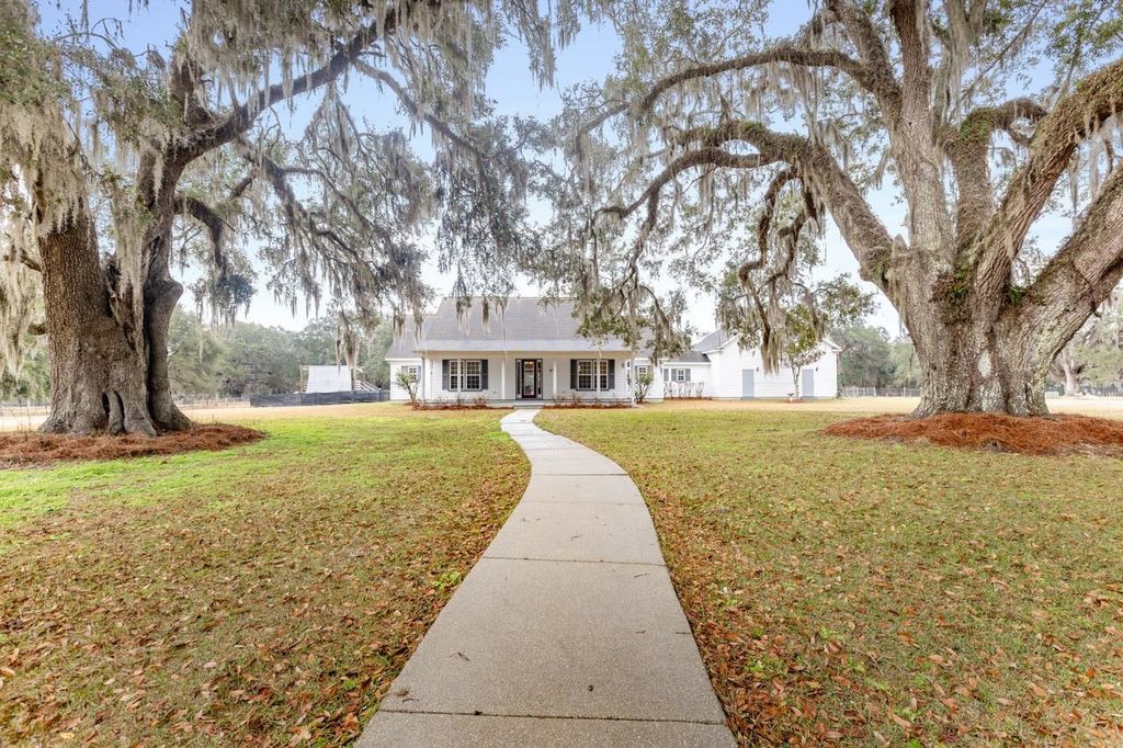Photo of 525 TAYLOR Road, Monticello, FL 32344 (MLS # 395628)