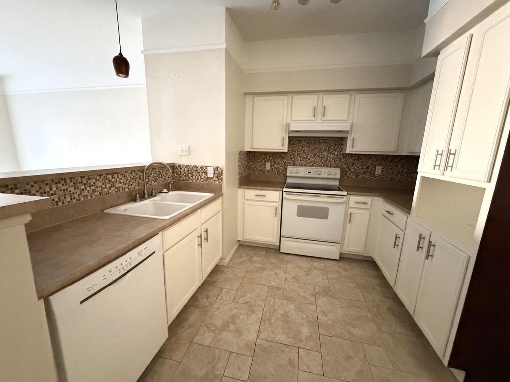 Photo of 2801 CHANCELLORSVILLE Drive #925, Tallahassee, FL 32312 (MLS # 395863)