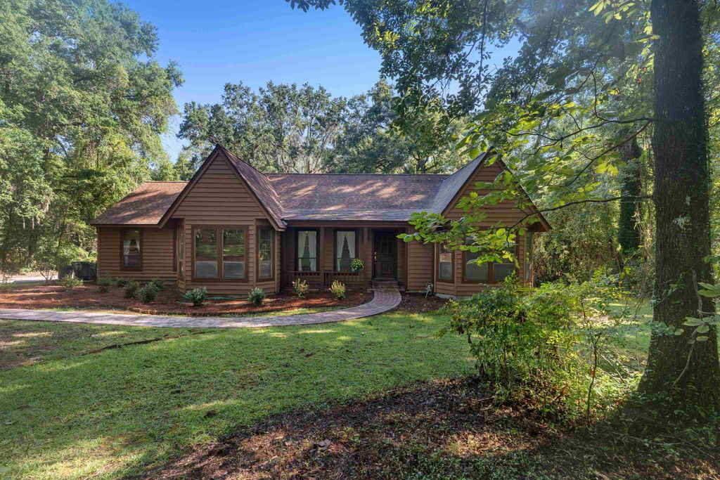 Photo of 814 Maderia Circle, Tallahassee, FL 32312 (MLS # 390084)