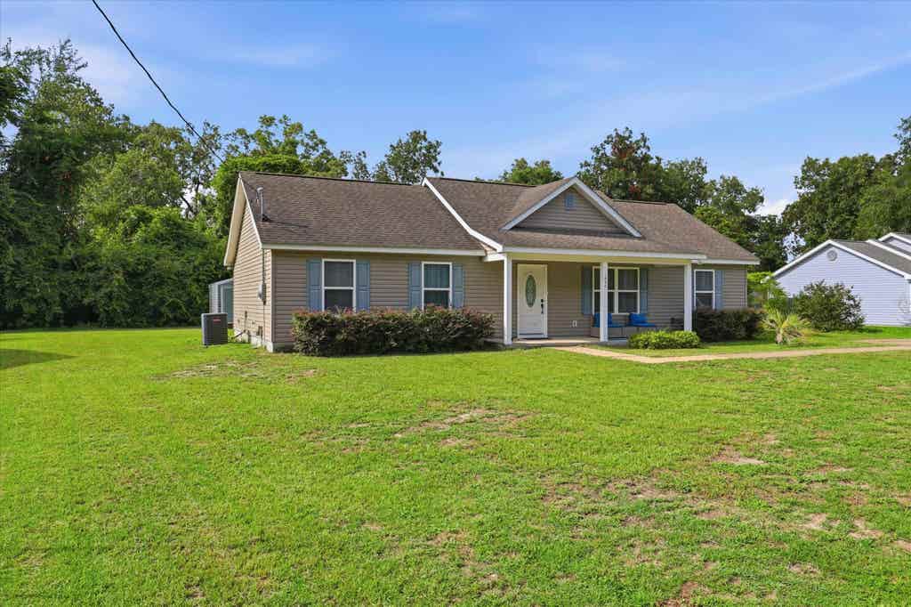 Photo of 1640 Dr Mlk Jr Memorial Road, Crawfordville, FL 32327 (MLS # 402476)