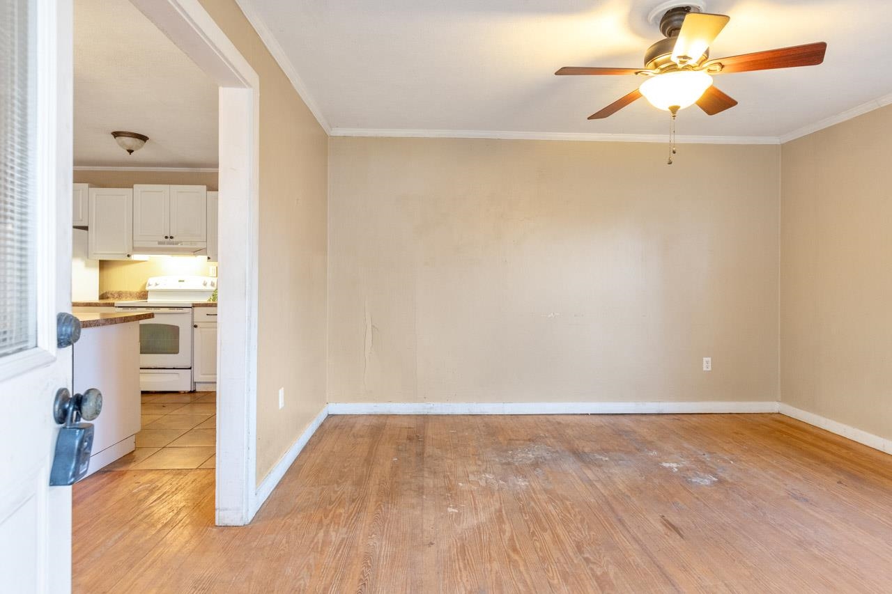 450 W Dogwood Street