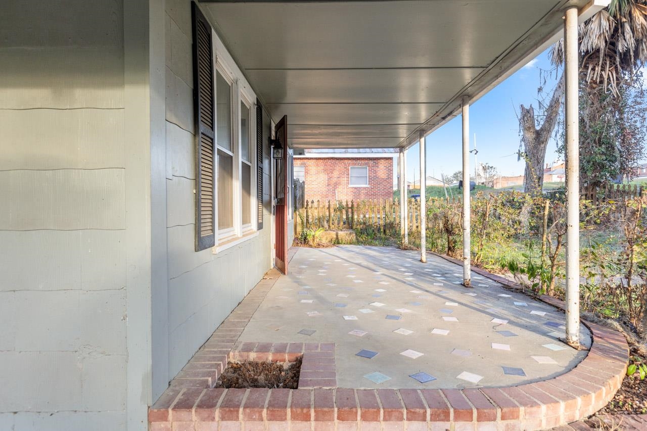 450 W Dogwood Street