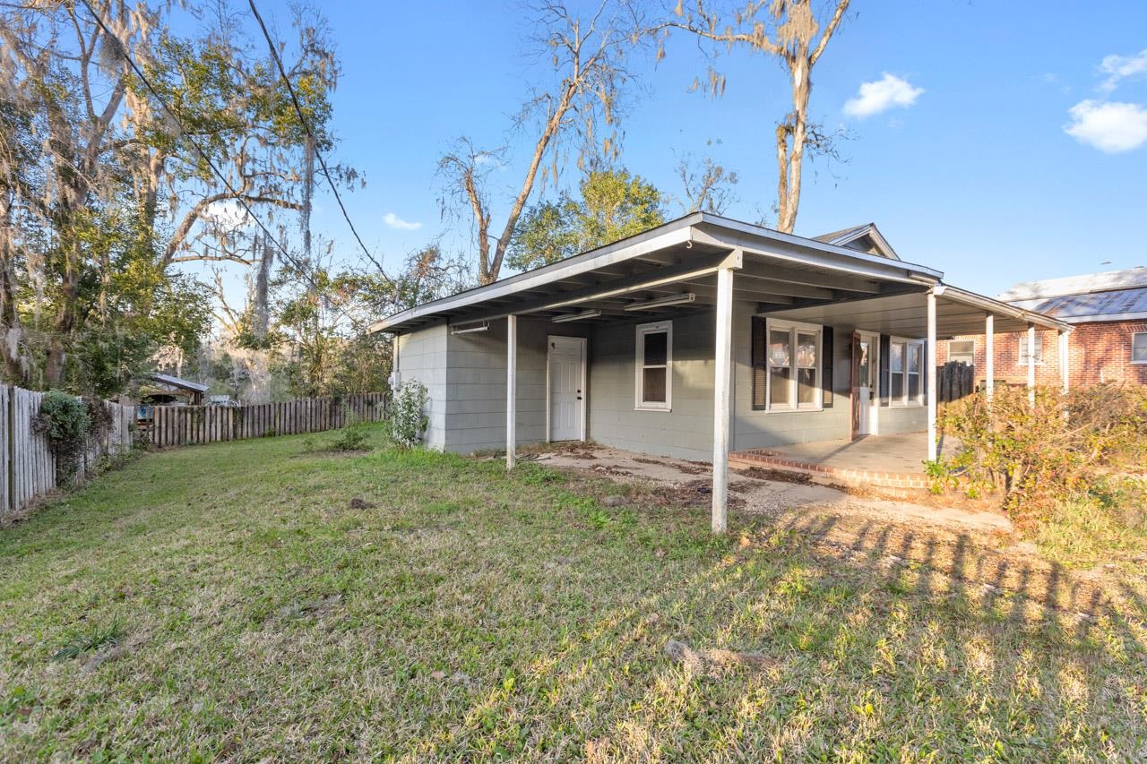 450 W Dogwood Street