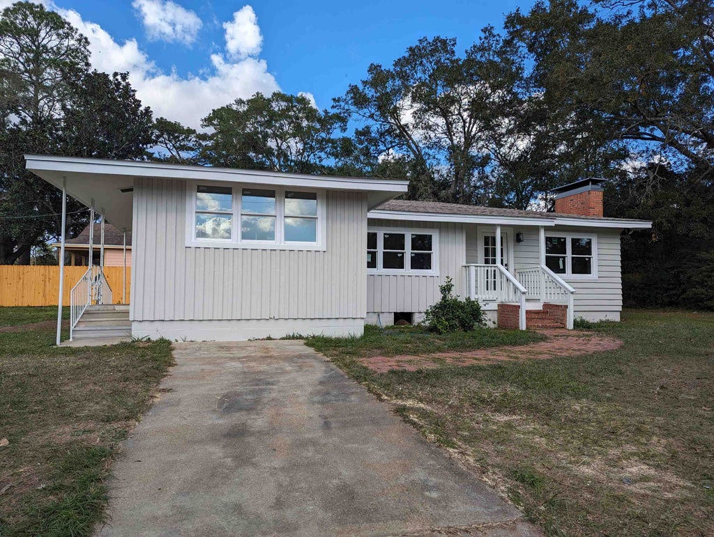 Photo of 170 W Cherokee Avenue, Monticello, FL 32344 (MLS # 402657)